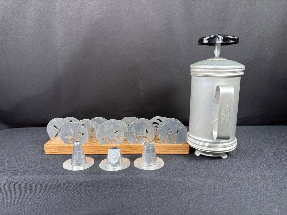 Vintage Bakeware, Mirro Aluminum Pastry & Cookie Press 3 Tips & 13 Discs Bake